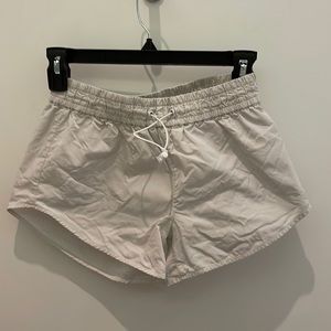 Aritzia - TNA White Exercise Shorts with drawstring and mesh lining
